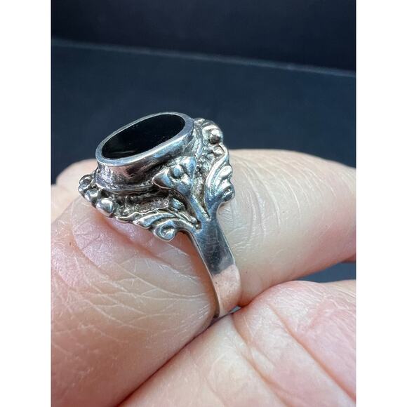 Vintage Sterling Silver Black Onyx Cocktail Ring, Ornate Bezel, Size 8 - Picture 14 of 16